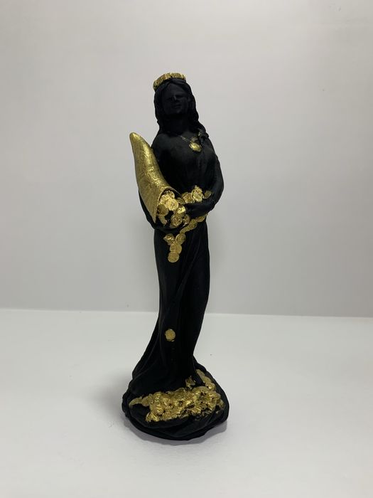 Статуэтки ручной работы