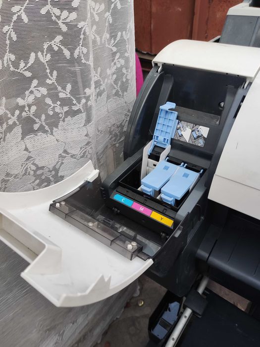 Продам Плоттер Canon imagePROGRAF IPF770