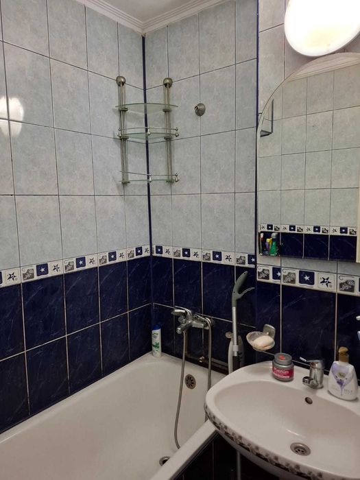 Închiriez apartament cu 2 camere decomandat