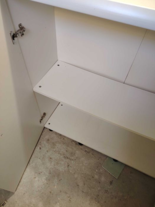 Секция 4 части Еником черно гланц и бяло