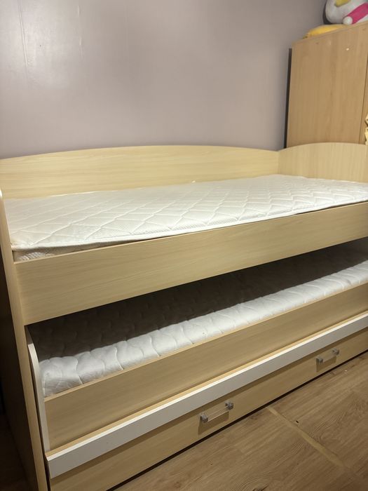 Двуетажно легло тип сандвич