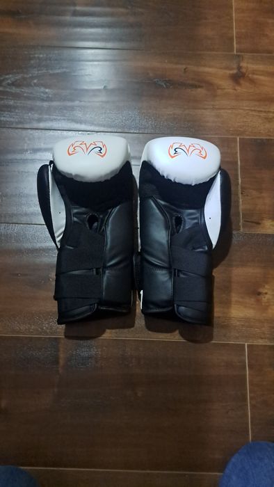 Перчатка боксёрский