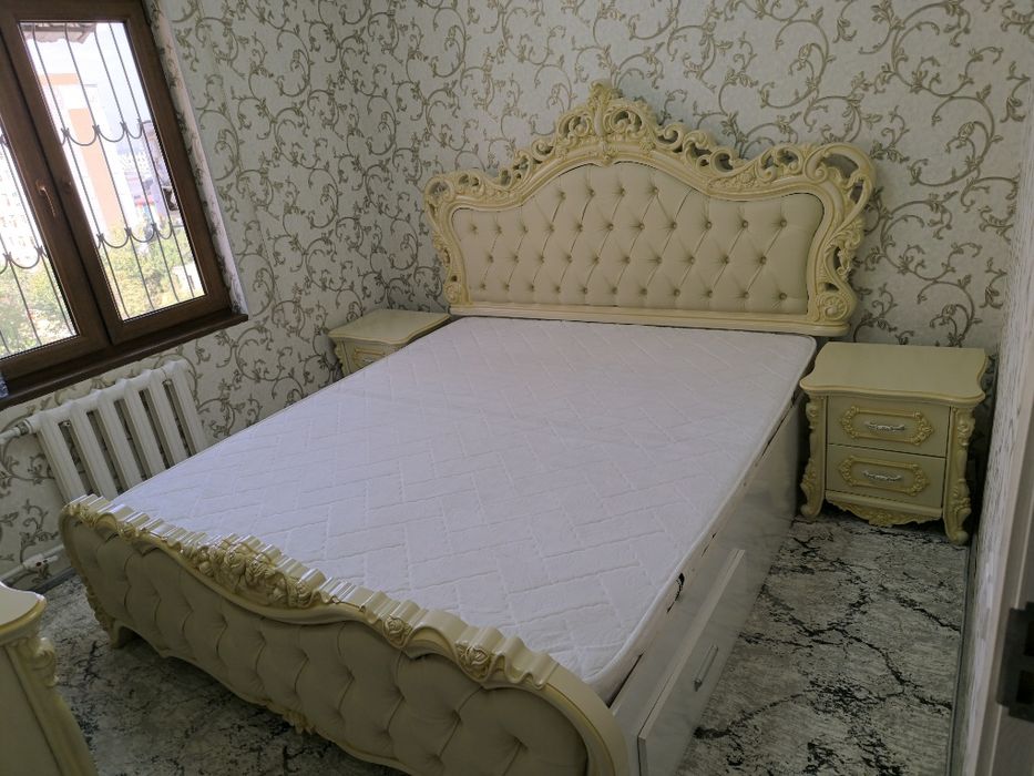 2 кишилик кровать 2 та четида 2 та тортмаси бор. Материал Хитой,