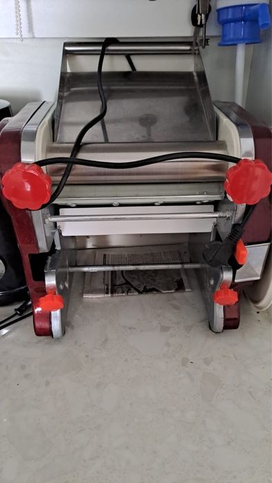 Моющий пылесос и тестокаталка