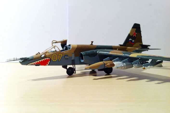Сборная модель самолета Су-25 (Звезда, 1/72)