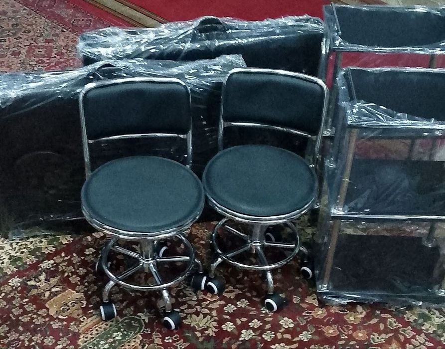 Kushetka etajerka stul