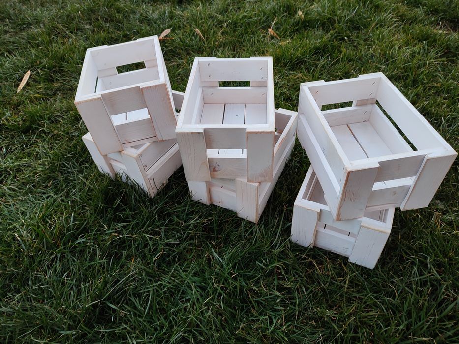 Дървени щайги с боя