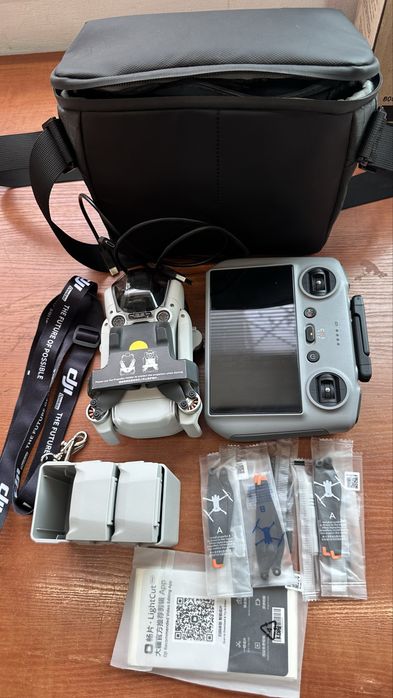 Дрон dgi mini 4 pro