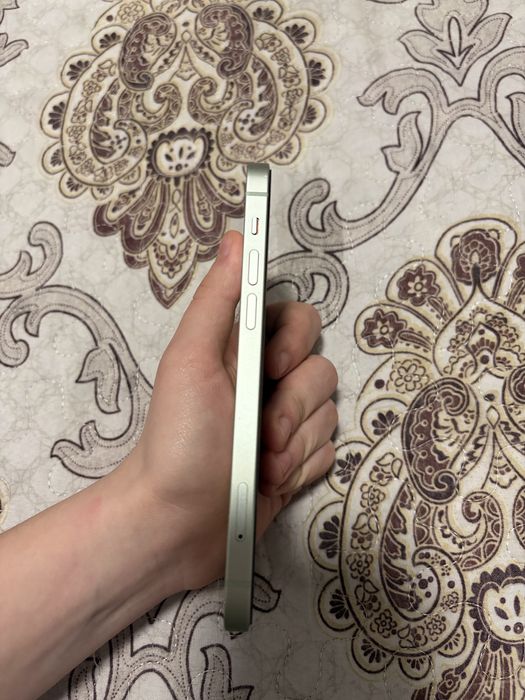 Продам айфон 12.