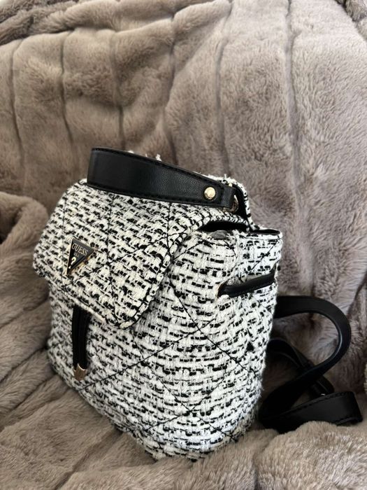 Дамска раница Guess