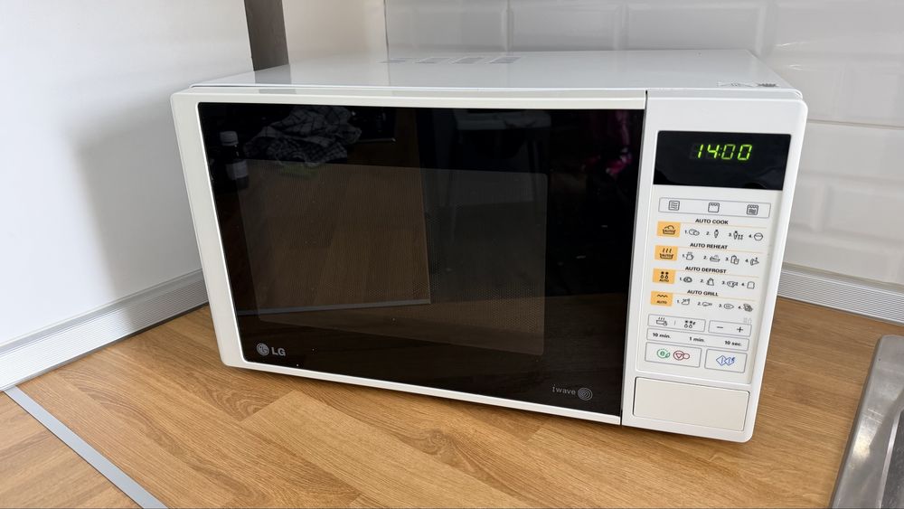 Cuptor microunde LG - 23 litri