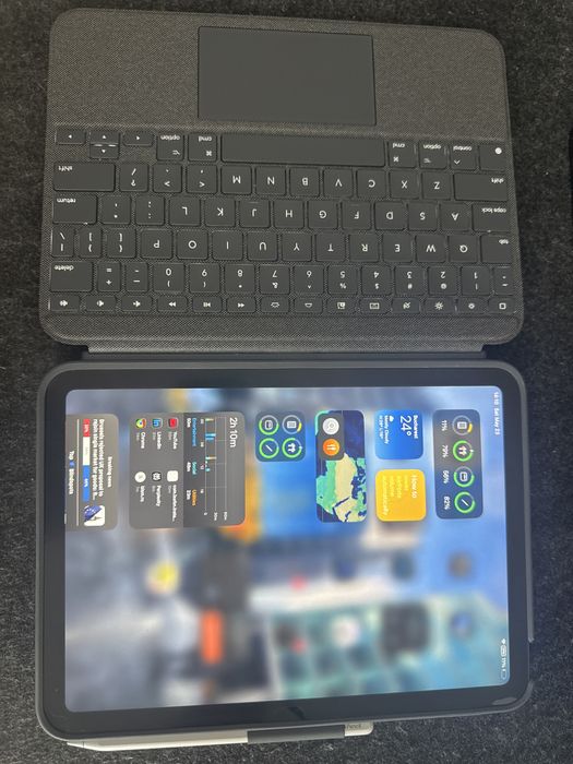 Ipad 11 (A16) 128 gb + husa logitech cu tastatura + Pen