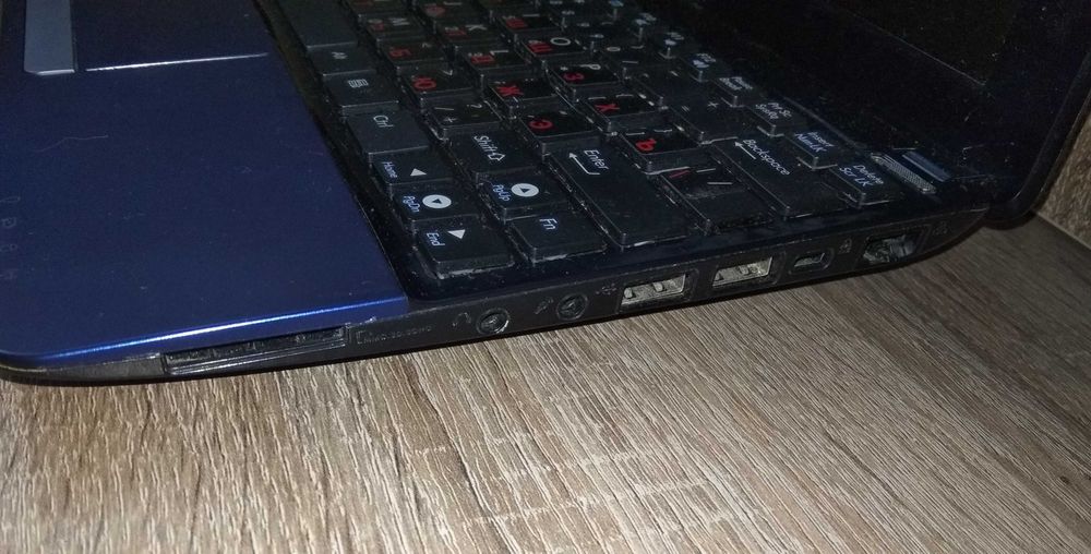 нетбук Asus Eee 1015 в подарок мышка