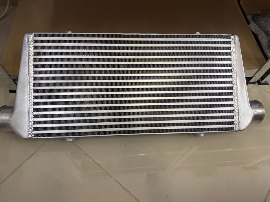 TurboWorks универсален интеркулер Intercooler 600х300х76 bar&plate