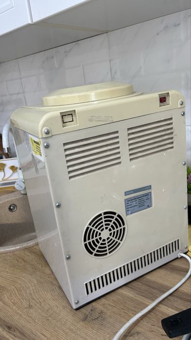 Диспенсер для воды или куллер для воды