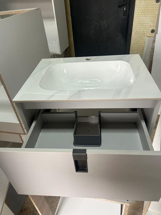 Тумба с раквиной