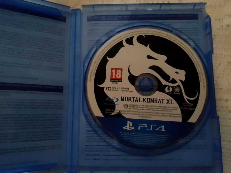 Vând jocuri ps4 foarte puțin folosite