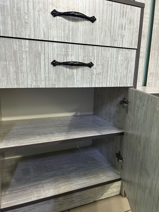 Прихожая в сером цвете