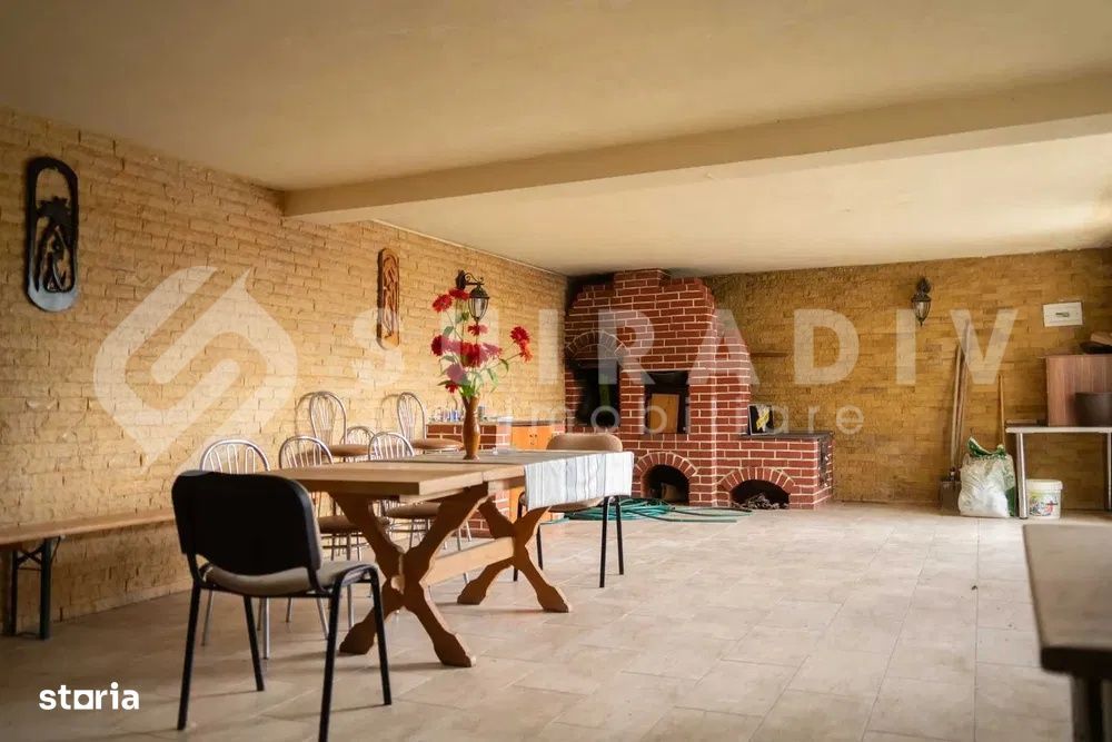 Casa cu 13 camere, 10 bai, 10 parcari-pretabila pensiune, azil-Apahida