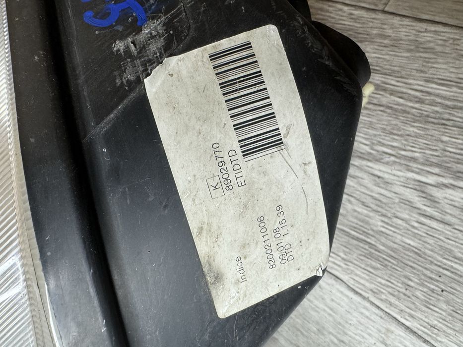 Фара Dacia Logan