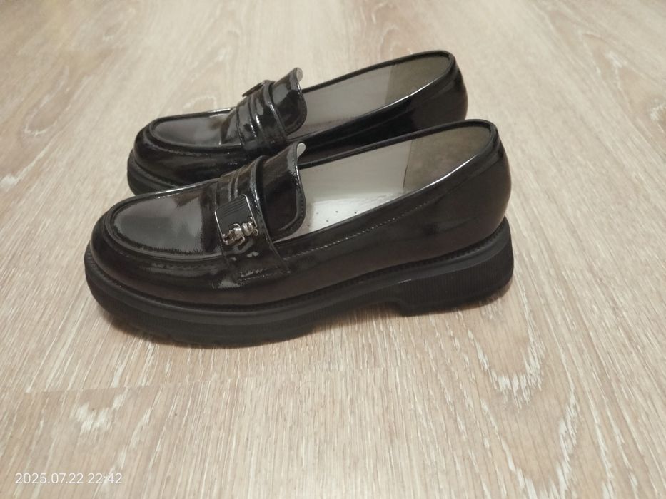 Продам лоферы для девочки