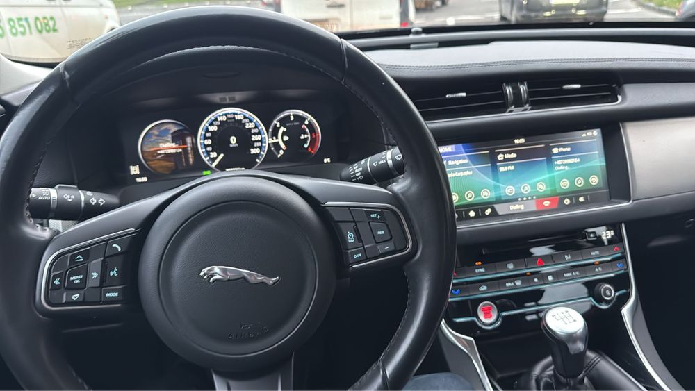 Vand Jaguar XF E in stare impecabila.