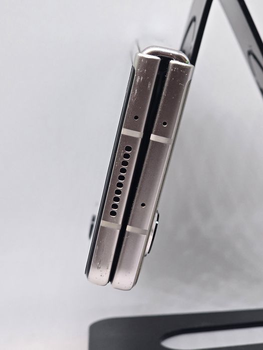 Samsung Galaxy Z Fold 3