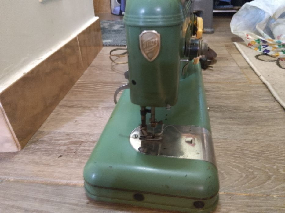 Vind mașină de cusut electrica 300 Lei