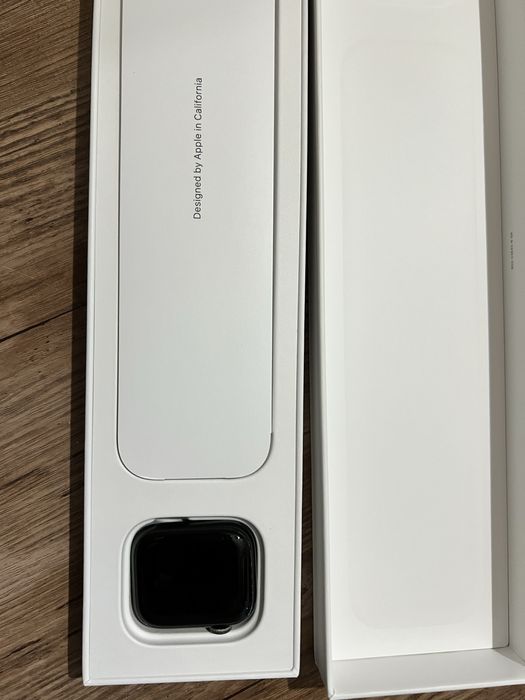 APPLE WATCH 6 в перфектно състояние