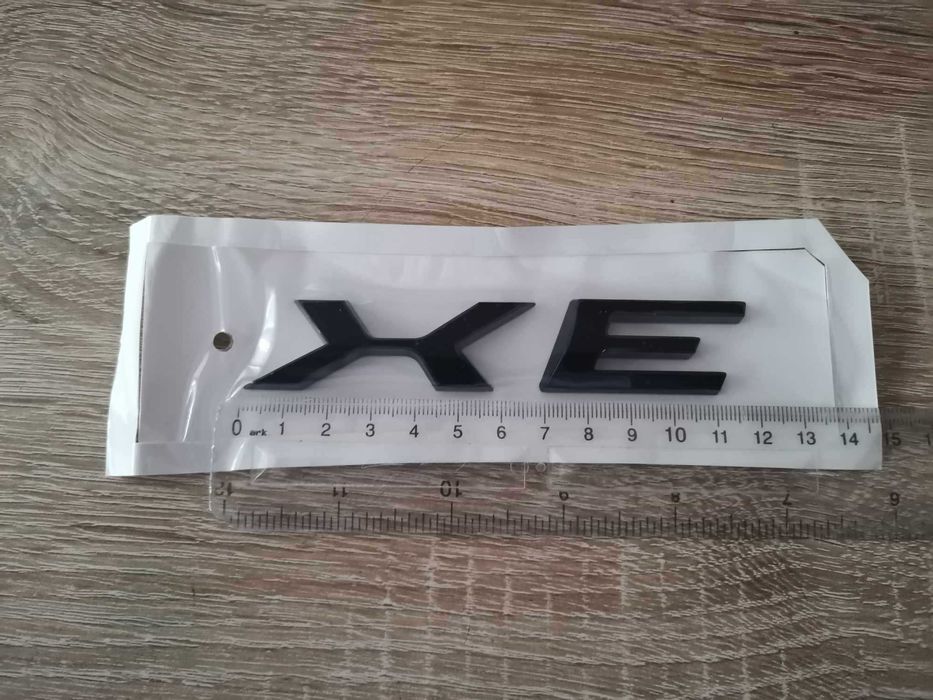 черна емблема лого Ягуар Jaguar XE