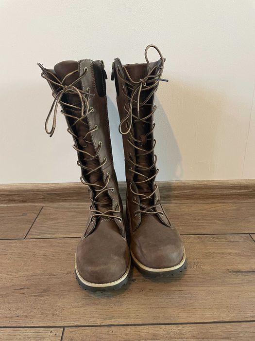 Продавам дамски ботуши Timberland и боти Mustang