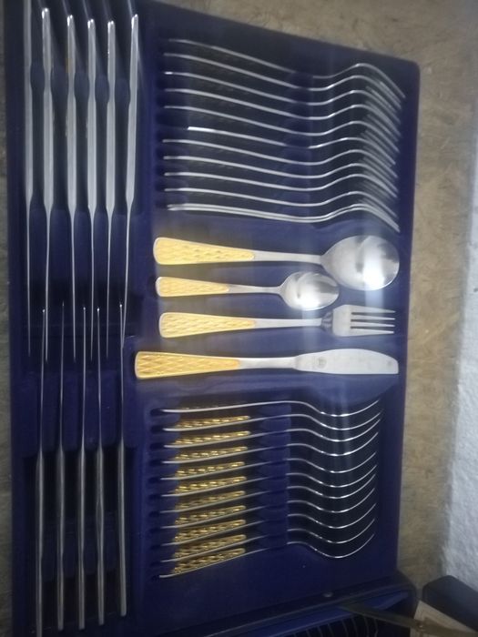 Комплект прибори за хранене 23/24 карата златно покритие 70 броя 
Olym