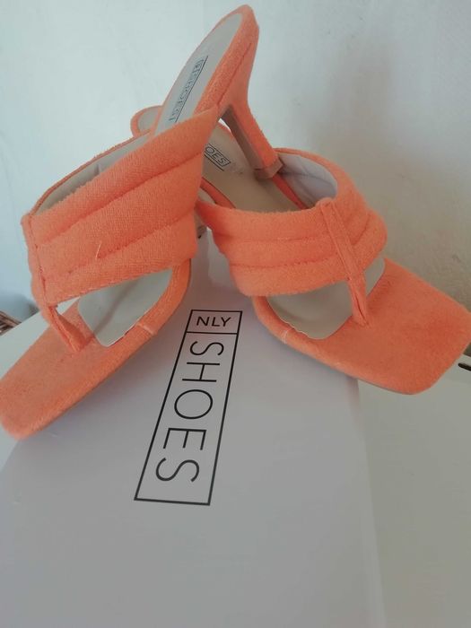 Оригинални чехли на марката NLY