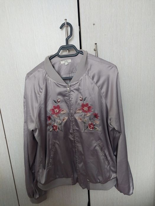 Geaca bomber dama OVS gri cu broderie florala marimea XL