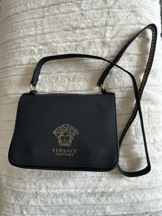 Черна чанта през рамо нова