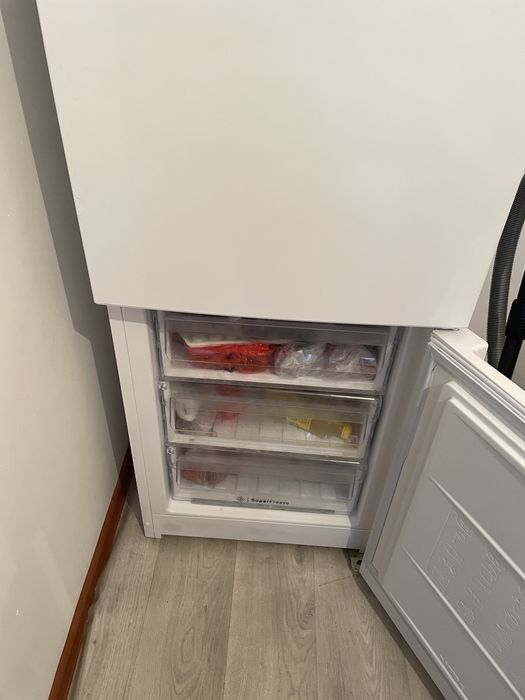 Продам холодильник indesit