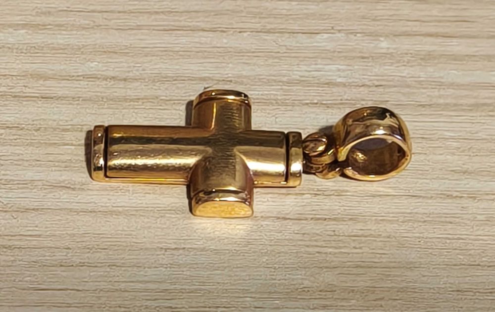 Cruciulita  Aur  14 K - Stare  Foarte  Buna