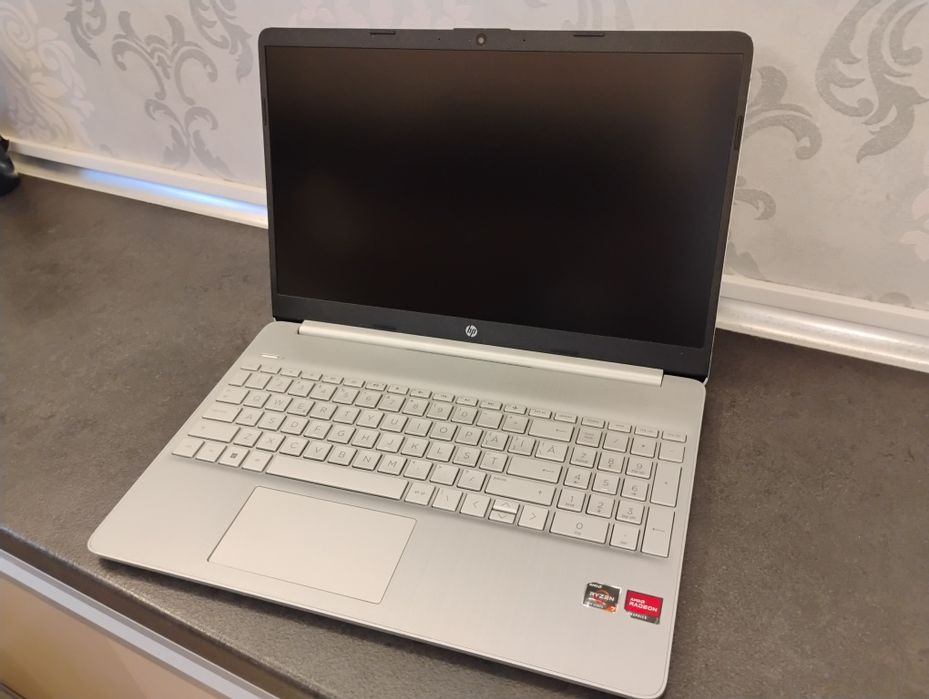 Laptop Hp - Ryzen 7 - 5000serie - Vega 7 - defect