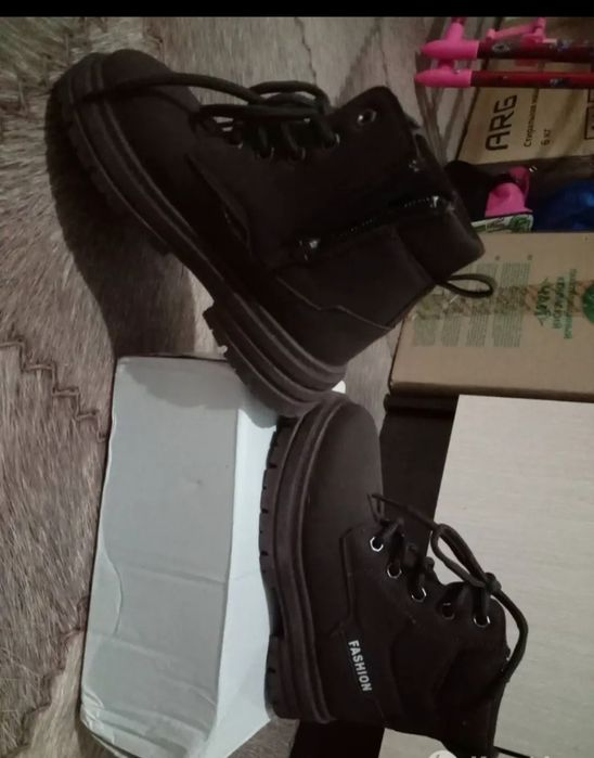 Продам ботинки осень