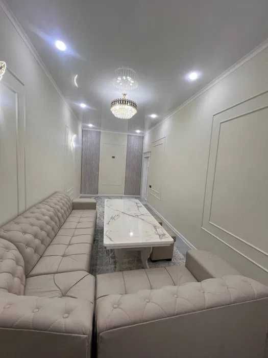 Янги кизил гиштли  домдан 2 хонали евротамирланган квартира сотилади