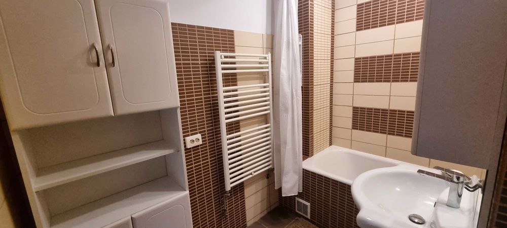 Inchiriez apartament cu 3 camere in Tudor complet mobilat si utilat