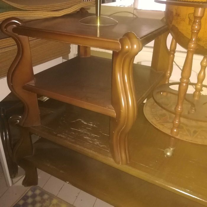 Продавам холни маси от масивно дърво