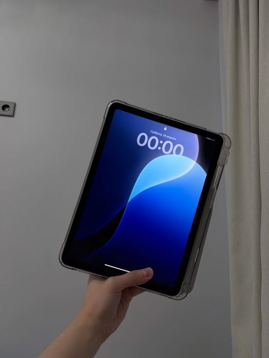 IPad Air 11, 2025 продам срочно