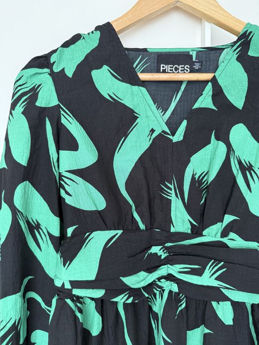 Черно зелена рокля