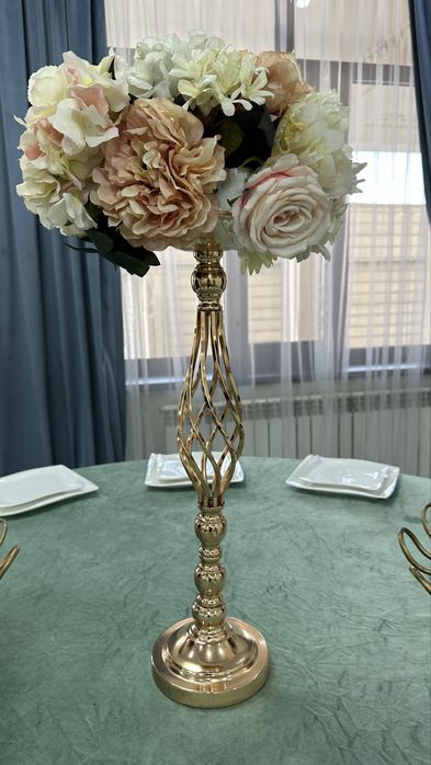 Экипаны стойка для столов