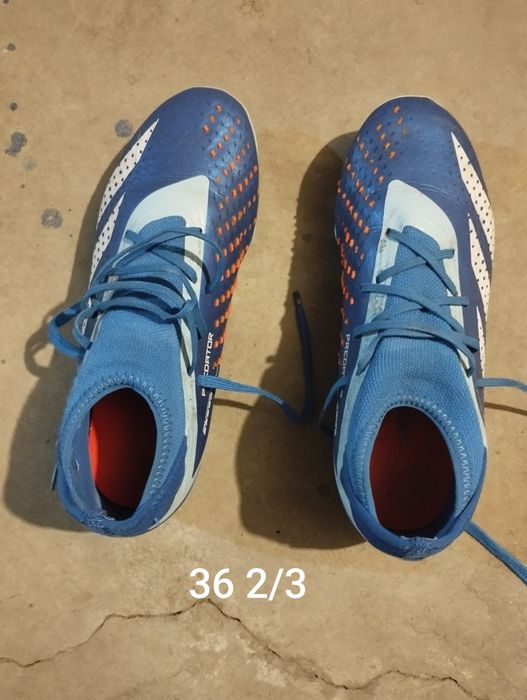 Детски футболни обувки /бутонки и стоножки/