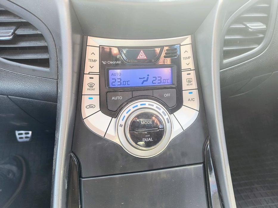 Vând Hyundai Elantra