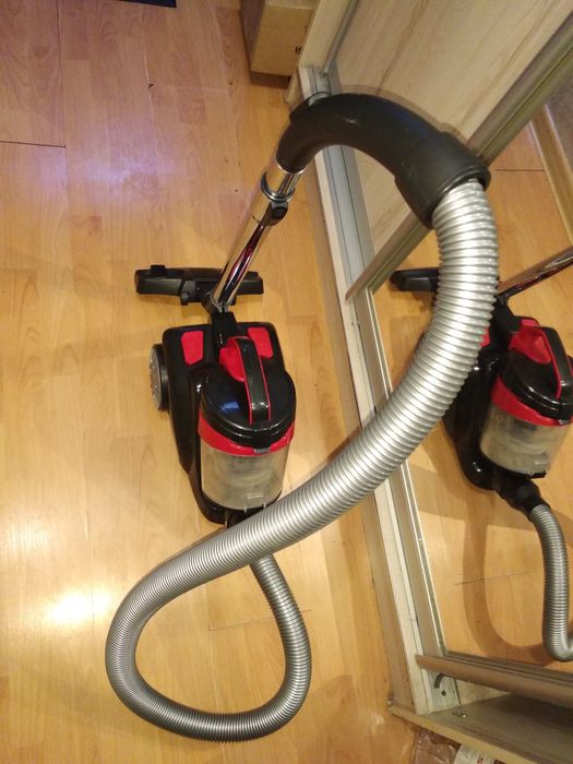 Пылесос Elenberg 1600W