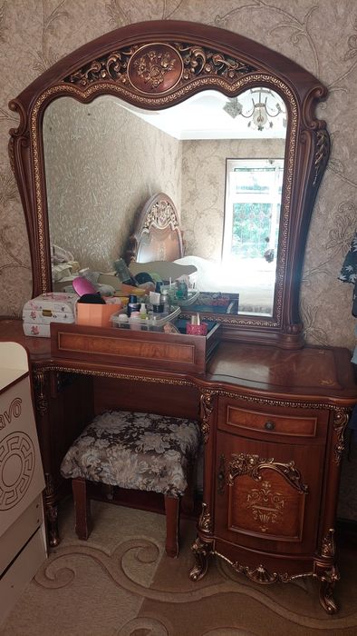 Mebel sotiladi.Spalniy