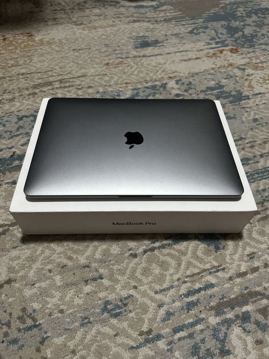 Macbook pro 2022 M2
